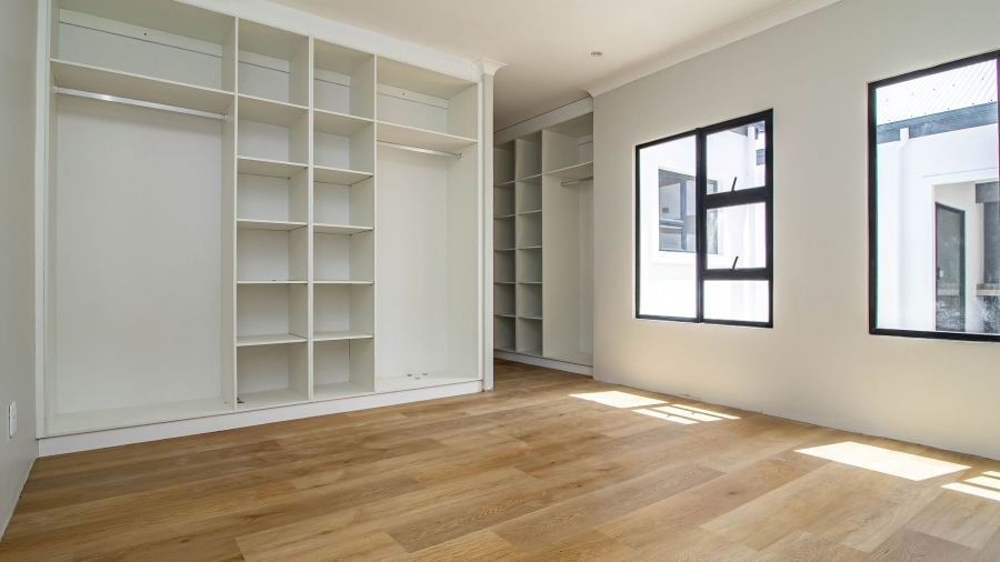 3 Bedroom Property for Sale in Sandbaai Western Cape